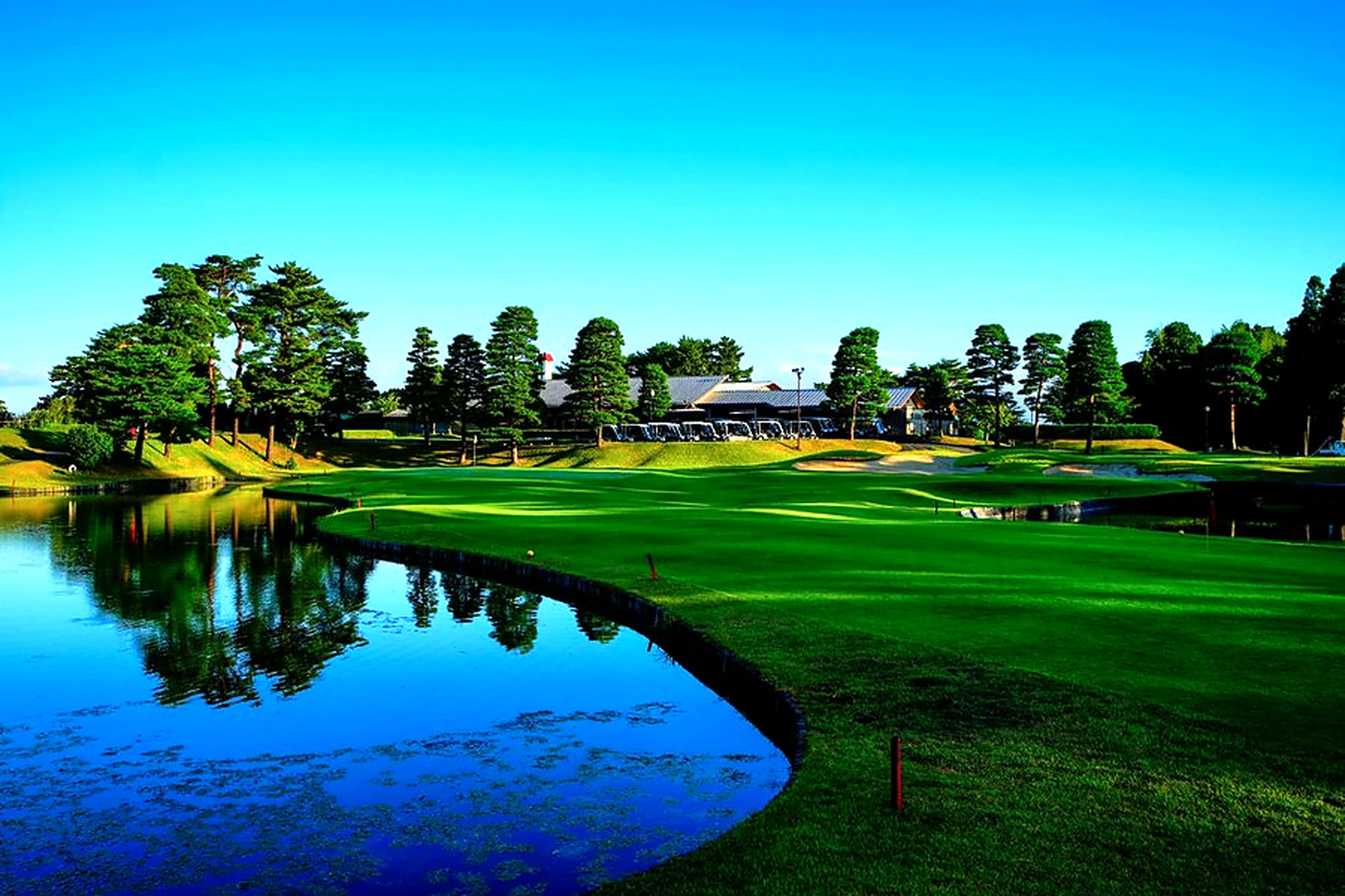 Honchiba Country Club의 호수와 그린